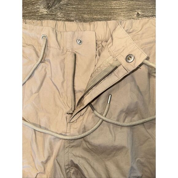 Universal Threads Women's Parachute Cargo Pants Tan Size Medium. NWOT. P - Picture 7 of 10